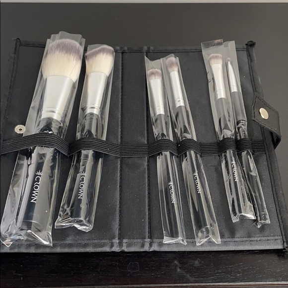 Crown Pro makeup brush set - Picture 5 of 5